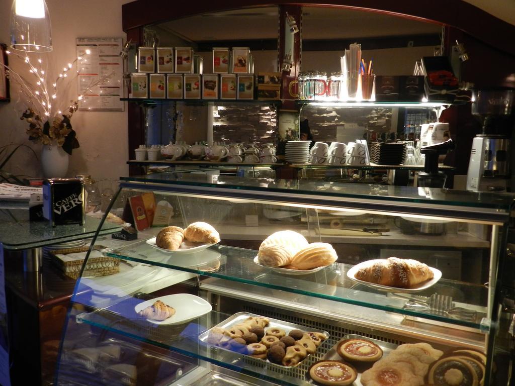 Locanda Trattoria Caffe Cavour Cittadella Exterior photo
