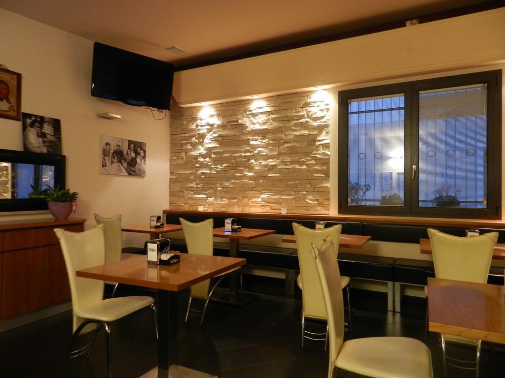 Locanda Trattoria Caffe Cavour Cittadella Exterior photo