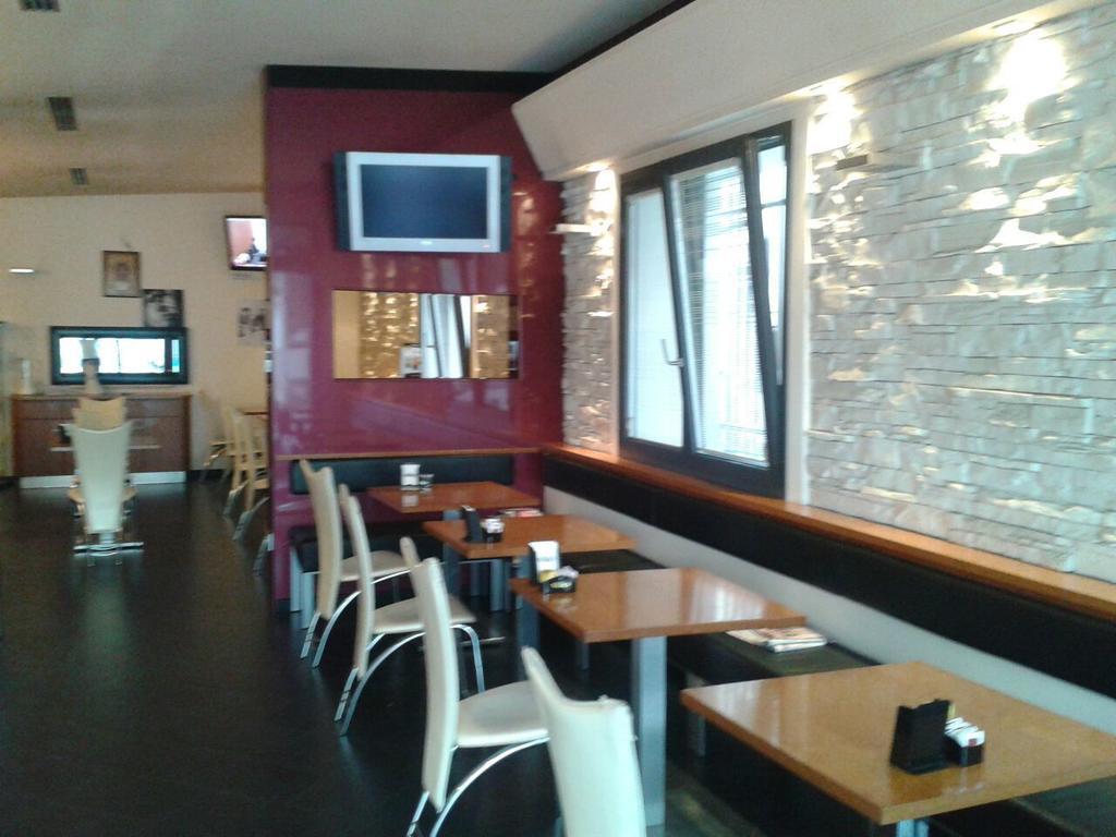 Locanda Trattoria Caffe Cavour Cittadella Exterior photo